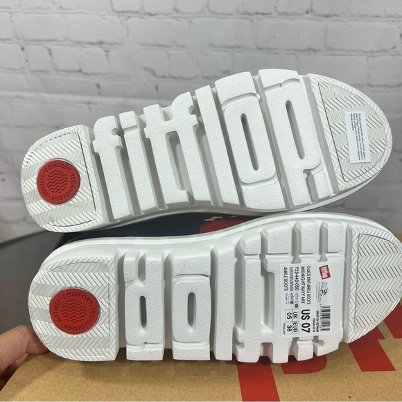 FIT FLOP GLACE KNIT ANKLE BOOTS in midnight blue size 7. - Picture 2 of 15